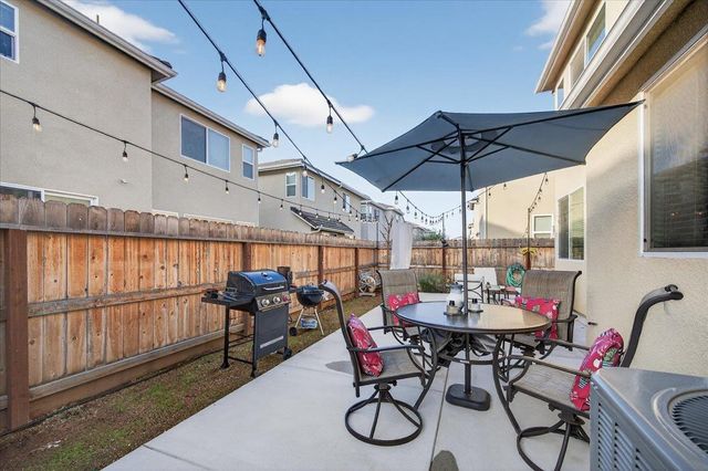 1956 Minarets Lane, Clovis, CA 93611