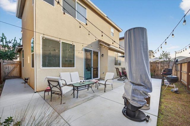 1956 Minarets Lane, Clovis, CA 93611