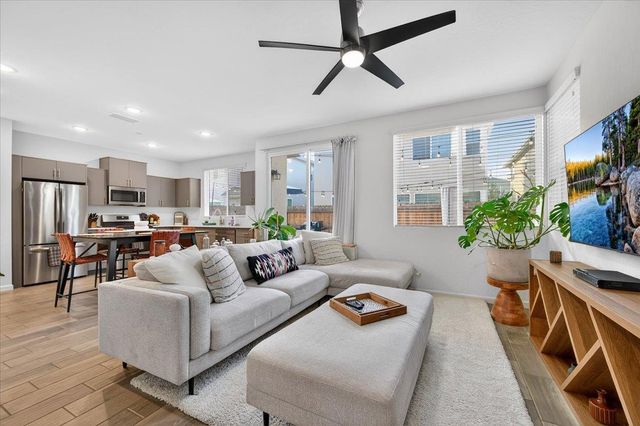 1956 Minarets Lane, Clovis, CA 93611