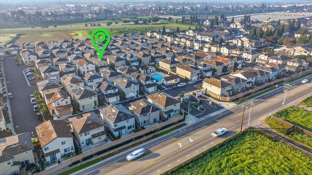 1956 Minarets Lane, Clovis, CA 93611