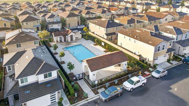 1956 Minarets Lane, Clovis, CA 93611