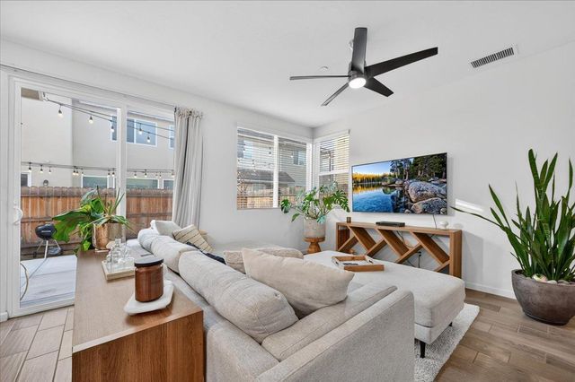 1956 Minarets Lane, Clovis, CA 93611