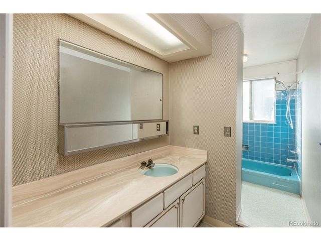 3021 S Valentia St, Denver, CO 80231