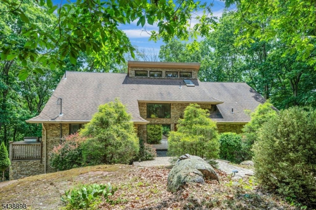 737 Ridge Rd, Kinnelon Boro, NJ 07405 — exterior