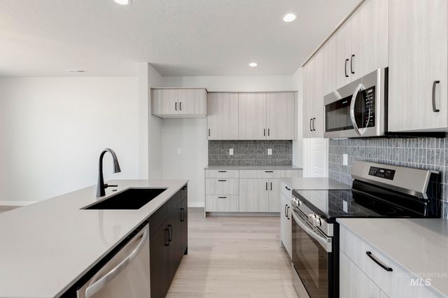 8186 E Bright Angel Dr, Nampa, ID 83687
