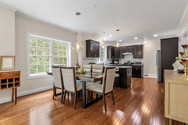 3 Ava Ln, Tyngsborough, MA 01879