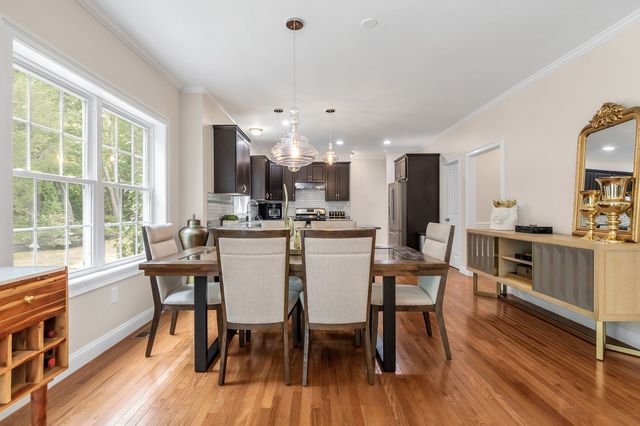 3 Ava Ln, Tyngsborough, MA 01879