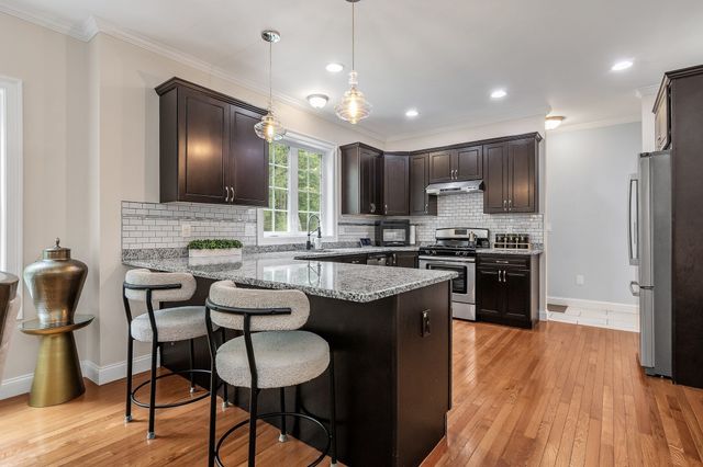 3 Ava Ln, Tyngsborough, MA 01879