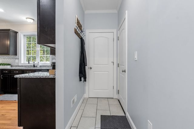 3 Ava Ln, Tyngsborough, MA 01879