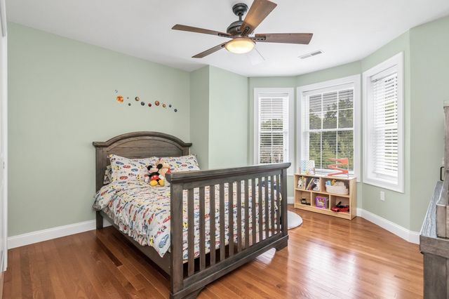3 Ava Ln, Tyngsborough, MA 01879