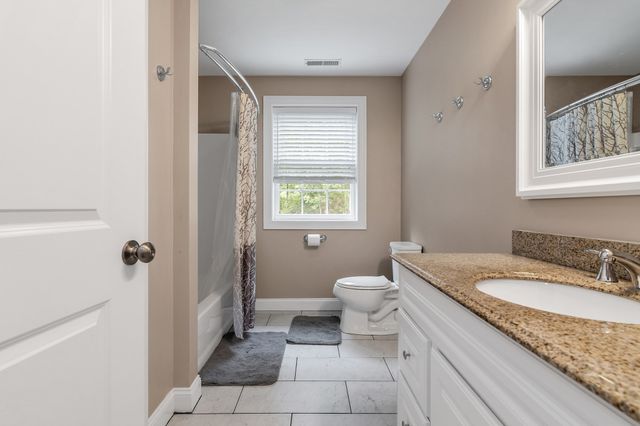 3 Ava Ln, Tyngsborough, MA 01879