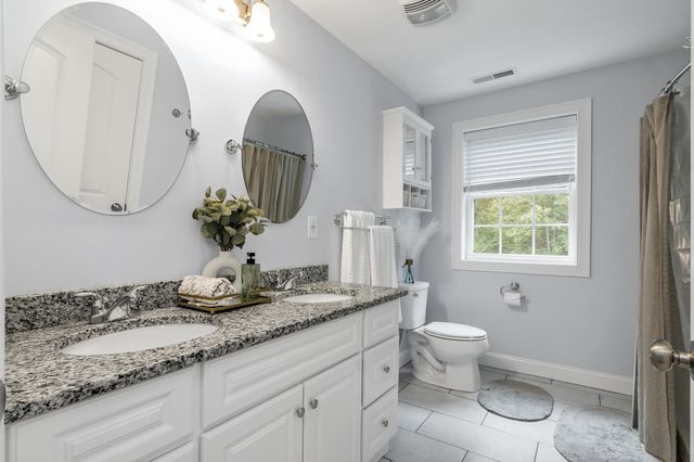 3 Ava Ln, Tyngsborough, MA 01879