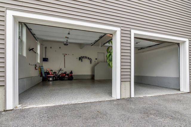 3 Ava Ln, Tyngsborough, MA 01879