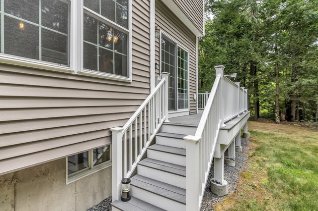 3 Ava Ln, Tyngsborough, MA 01879