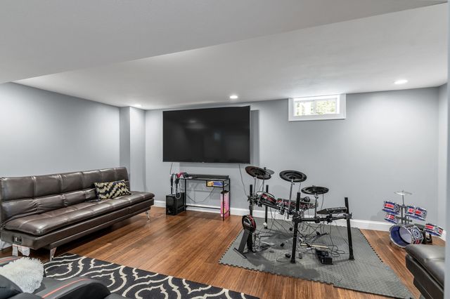 3 Ava Ln, Tyngsborough, MA 01879