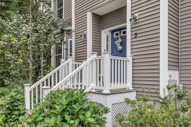 3 Ava Ln, Tyngsborough, MA 01879