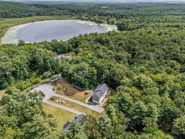 3 Ava Ln, Tyngsborough, MA 01879
