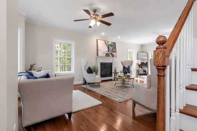 3 Ava Ln, Tyngsborough, MA 01879