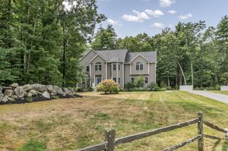 3 Ava Ln, Tyngsborough, MA 01879