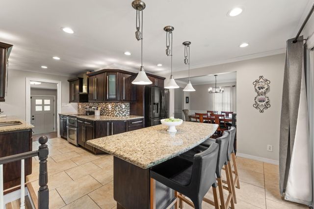 1343 Fran Lin Parkway, Munster, IN 46321