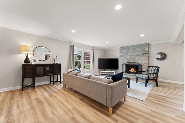 1343 Fran Lin Parkway, Munster, IN 46321