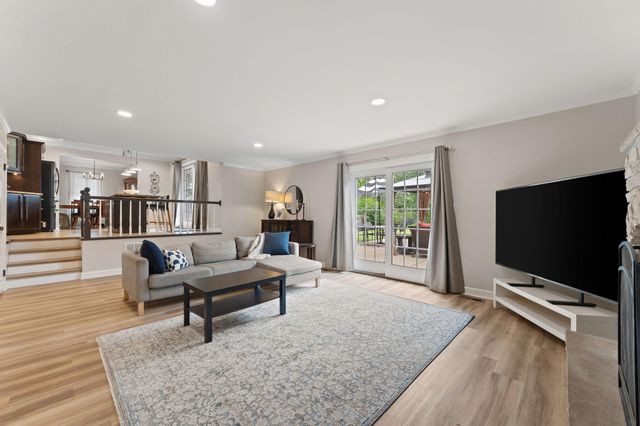 1343 Fran Lin Parkway, Munster, IN 46321