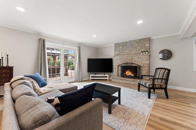 1343 Fran Lin Parkway, Munster, IN 46321