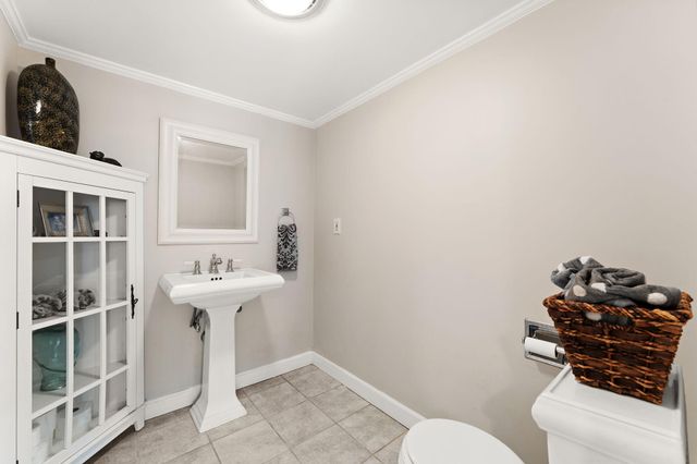 1343 Fran Lin Parkway, Munster, IN 46321