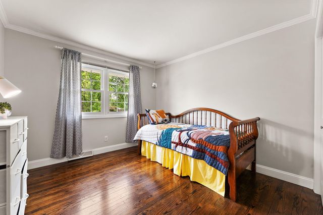1343 Fran Lin Parkway, Munster, IN 46321