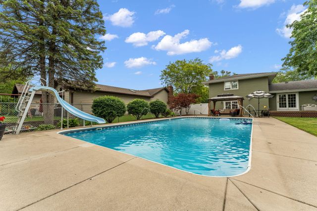 1343 Fran Lin Parkway, Munster, IN 46321