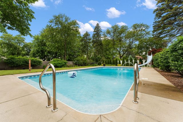 1343 Fran Lin Parkway, Munster, IN 46321