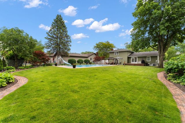 1343 Fran Lin Parkway, Munster, IN 46321