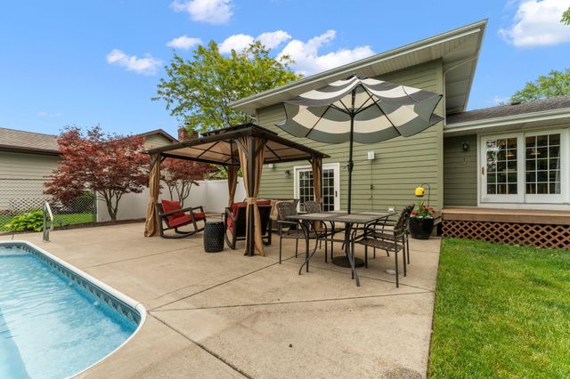 1343 Fran Lin Parkway, Munster, IN 46321