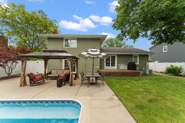 1343 Fran Lin Parkway, Munster, IN 46321