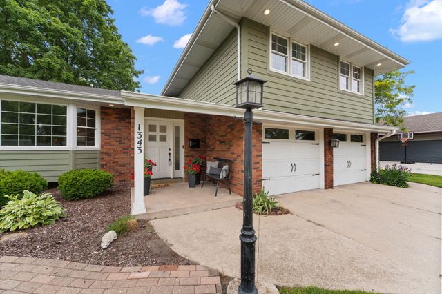 1343 Fran Lin Parkway, Munster, IN 46321