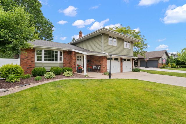 1343 Fran Lin Parkway, Munster, IN 46321