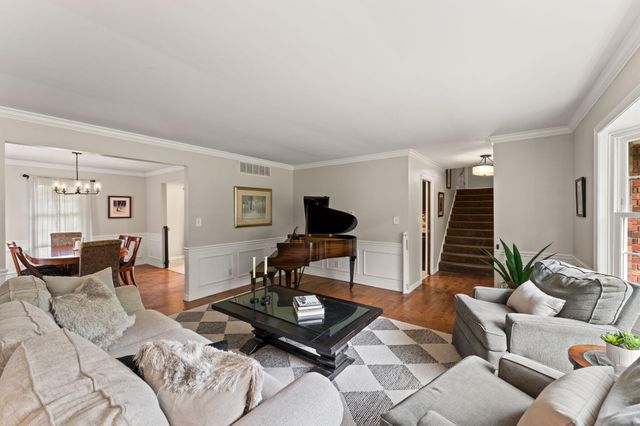1343 Fran Lin Parkway, Munster, IN 46321