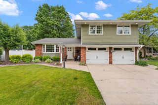 1343 Fran Lin Parkway, Munster, IN 46321