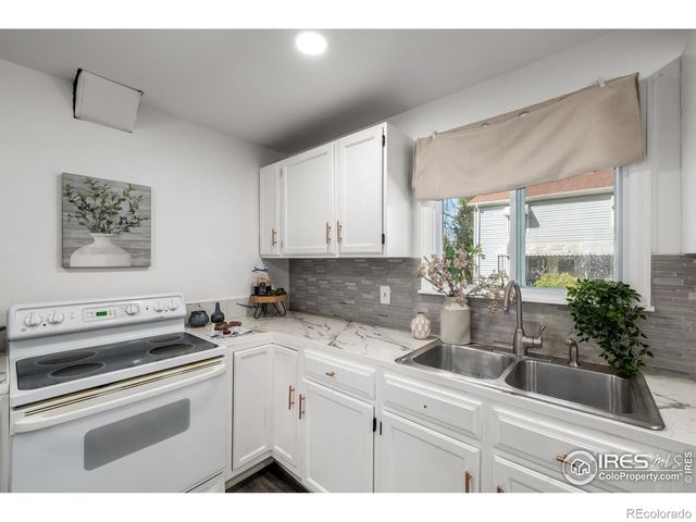 11087 E Montview Boulevard, Aurora, CO 80010