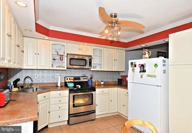 70 TALL PINE LN, Levittown, PA 19054