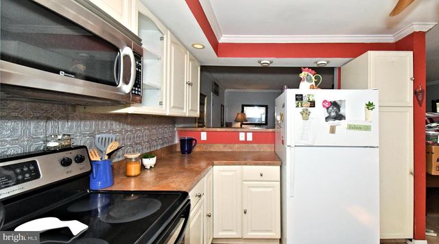 70 TALL PINE LN, Levittown, PA 19054