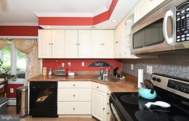 70 TALL PINE LN, Levittown, PA 19054