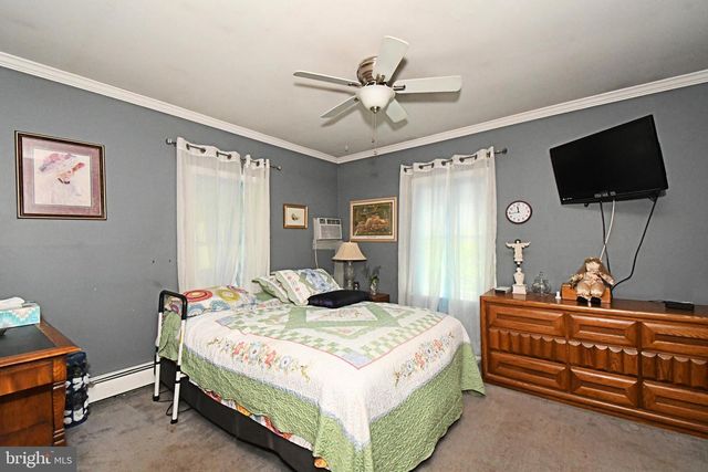 70 TALL PINE LN, Levittown, PA 19054