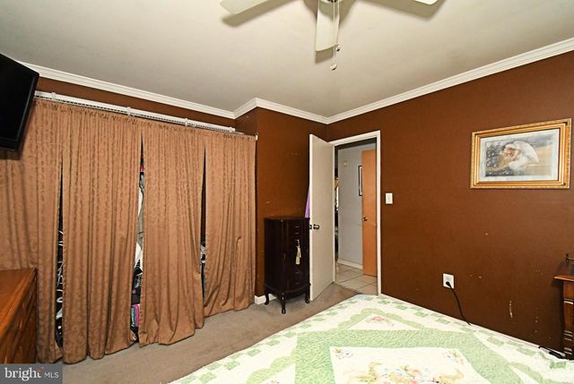70 TALL PINE LN, Levittown, PA 19054