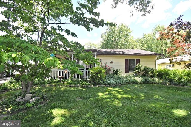 70 TALL PINE LN, Levittown, PA 19054