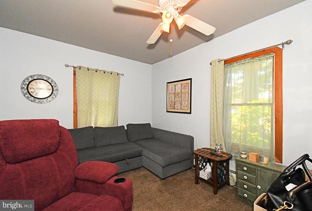 70 TALL PINE LN, Levittown, PA 19054