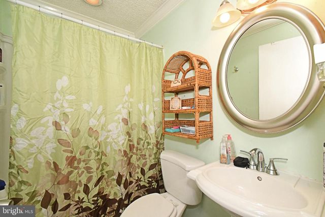 70 TALL PINE LN, Levittown, PA 19054