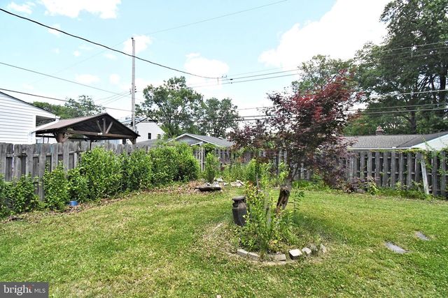 70 TALL PINE LN, Levittown, PA 19054