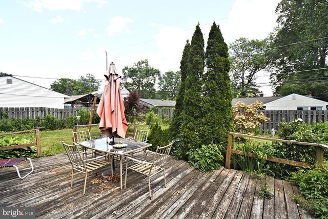 70 TALL PINE LN, Levittown, PA 19054