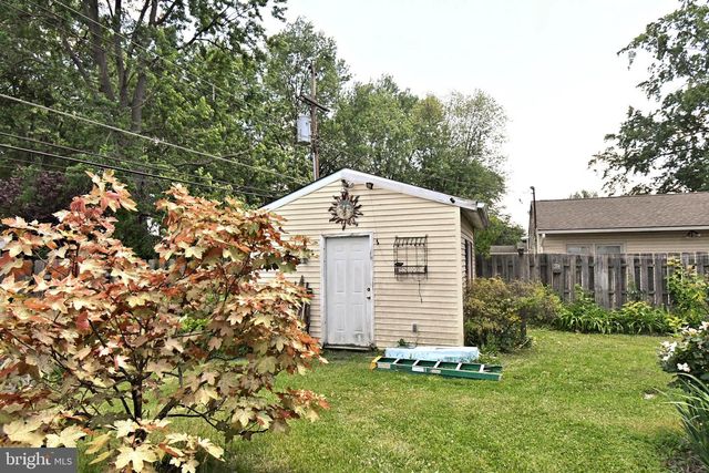 70 TALL PINE LN, Levittown, PA 19054